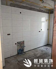 華遠辰悅三居室現(xiàn)代風格正在施工
