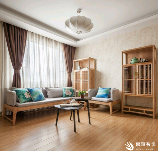 裝修該買(mǎi)實(shí)木地板，實(shí)木復(fù)合地板還是強(qiáng)化木地板？來(lái)看看就明白